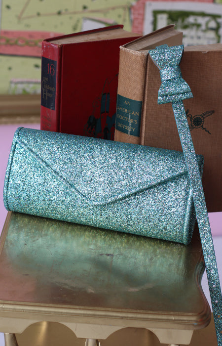 Clutch in Glitter Blue